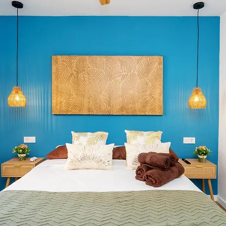 Bright Renovated 2br- Balcony- 10' Walk - Barcelona 25' Train Apartament Sant Adrià del Besòs